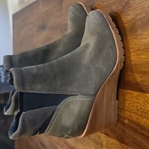 Sorel Olive Green Ankle Boots with Wedge Heel
